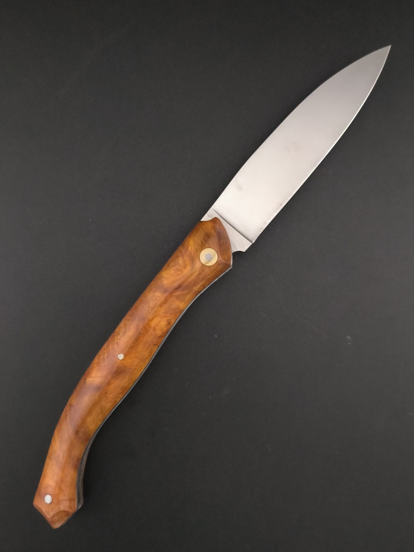 Le couteau Saint-Amans-des-Cots en loupe d'Amboine. Lame 14c28n – Image 3