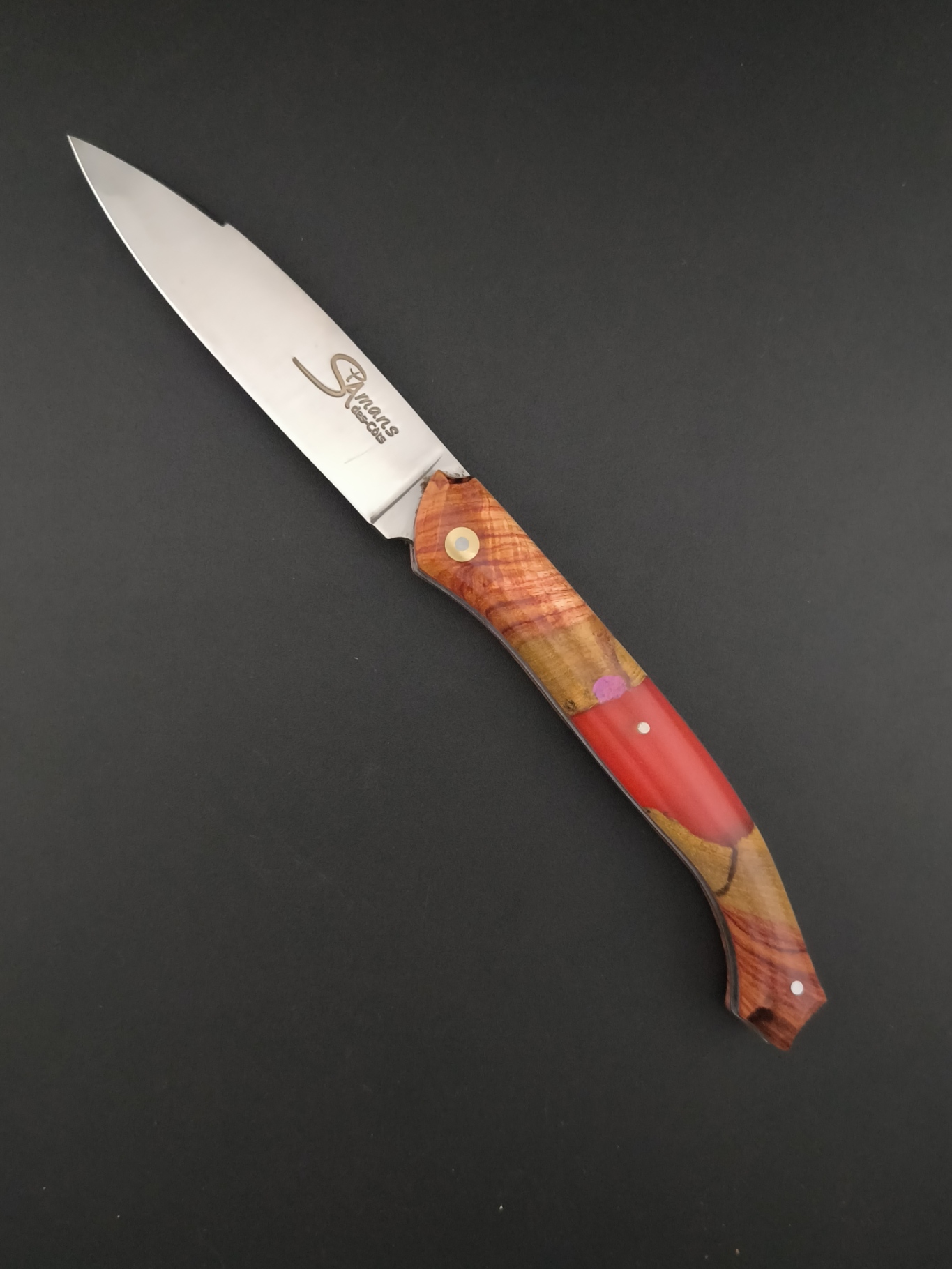 Le couteau Saint-Amans-des-Cots bois de rose et résine