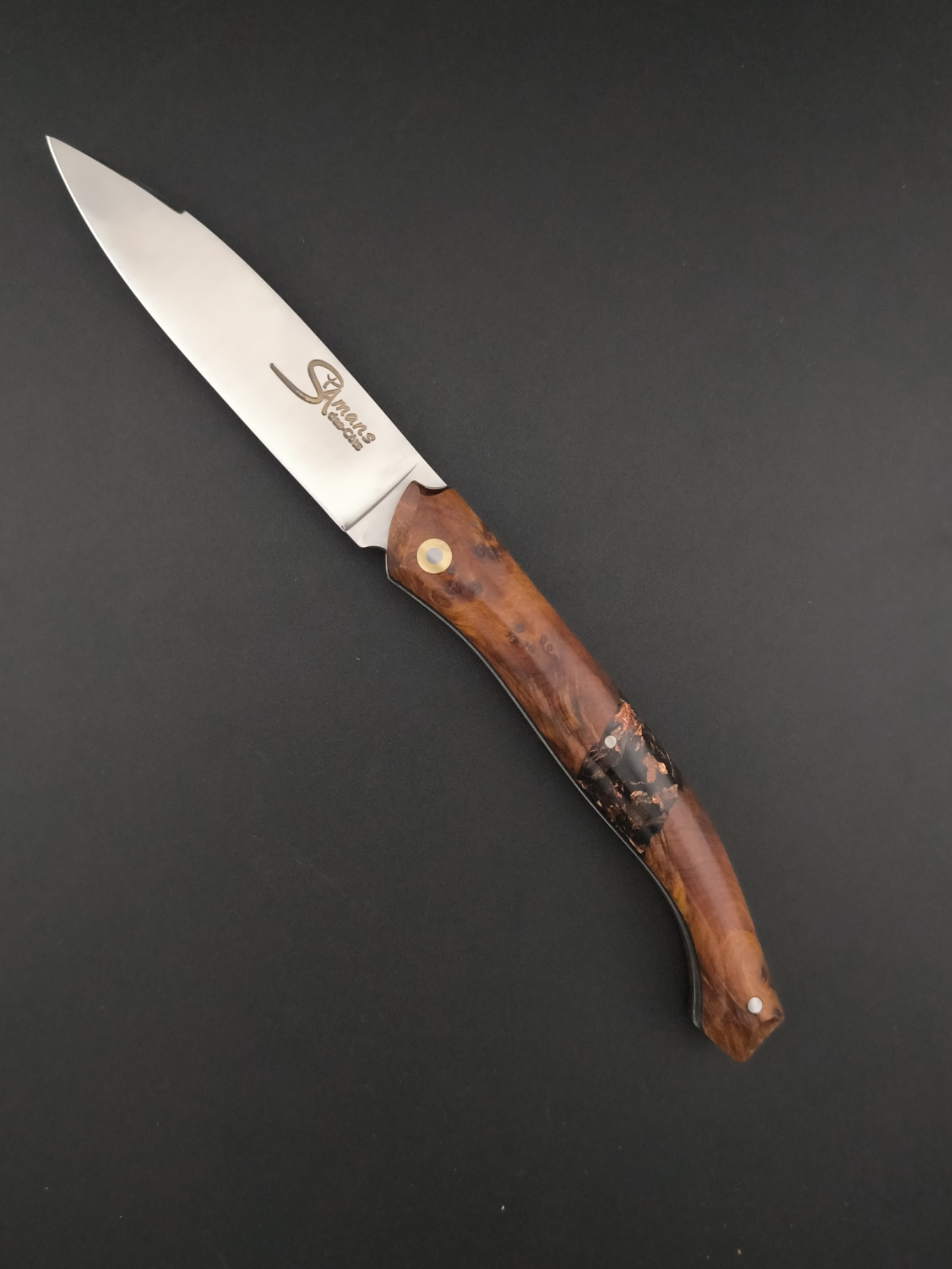Le couteau Saint-Amans-des-Cots loupe de thuya et résine