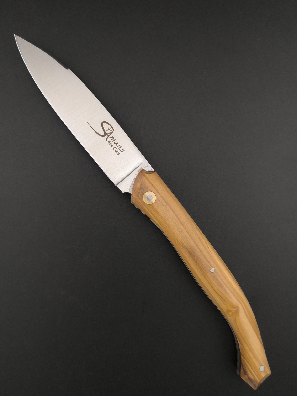 Le couteau Saint-Amans-des-Cots olivier. lame 14c28n