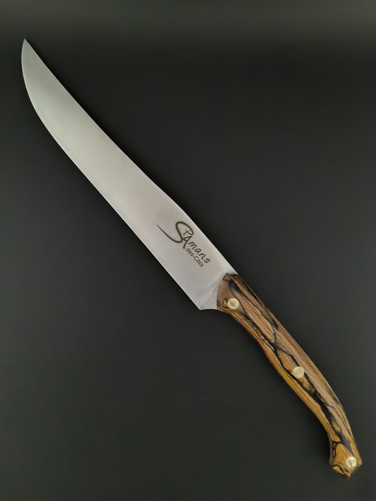 le couteau à découper  Saint Amans des Côts en hêtre échauffé stabilisé