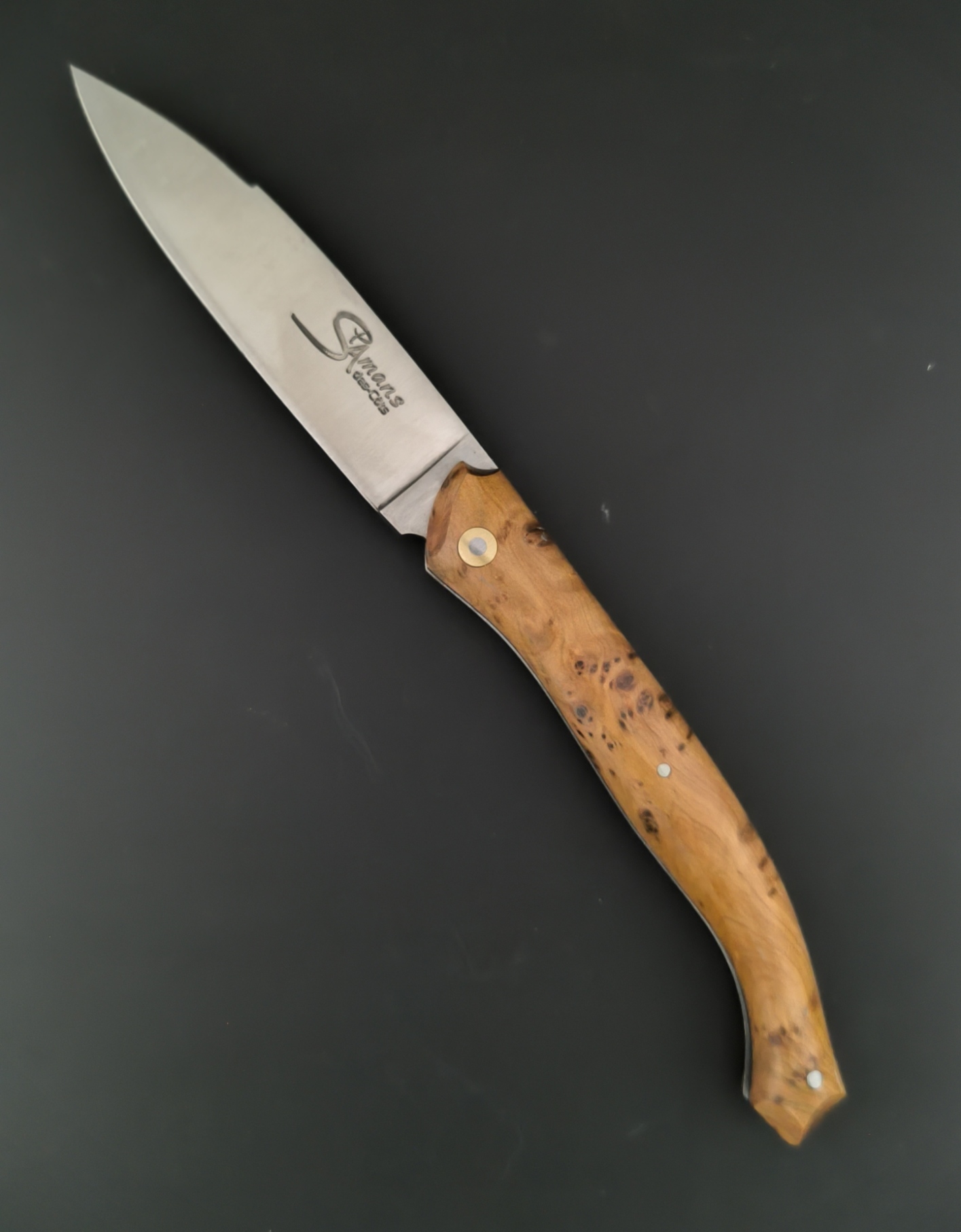 Le couteau Saint-Amans-des-Cots Loupe de genévrier