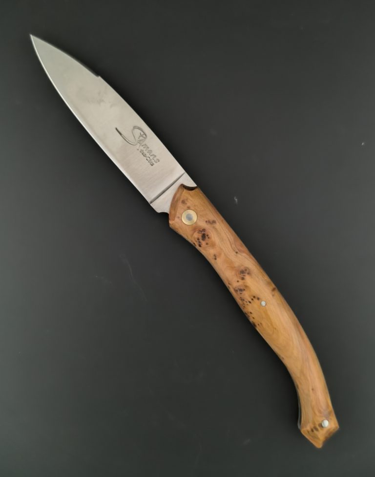 Le couteau Saint-Amans-des-Cots Loupe de genévrier ressort gravé