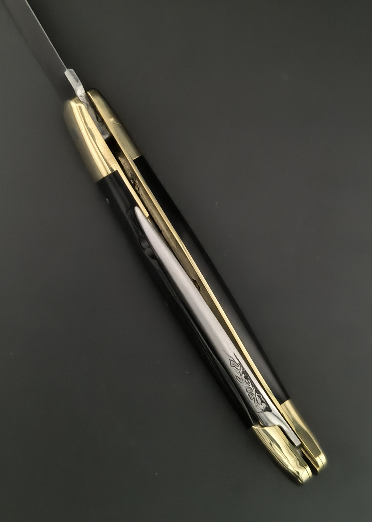 Laguiole 13 cm 2pièces poinçon avec œillet pointe de corne Aubrac – Image 4