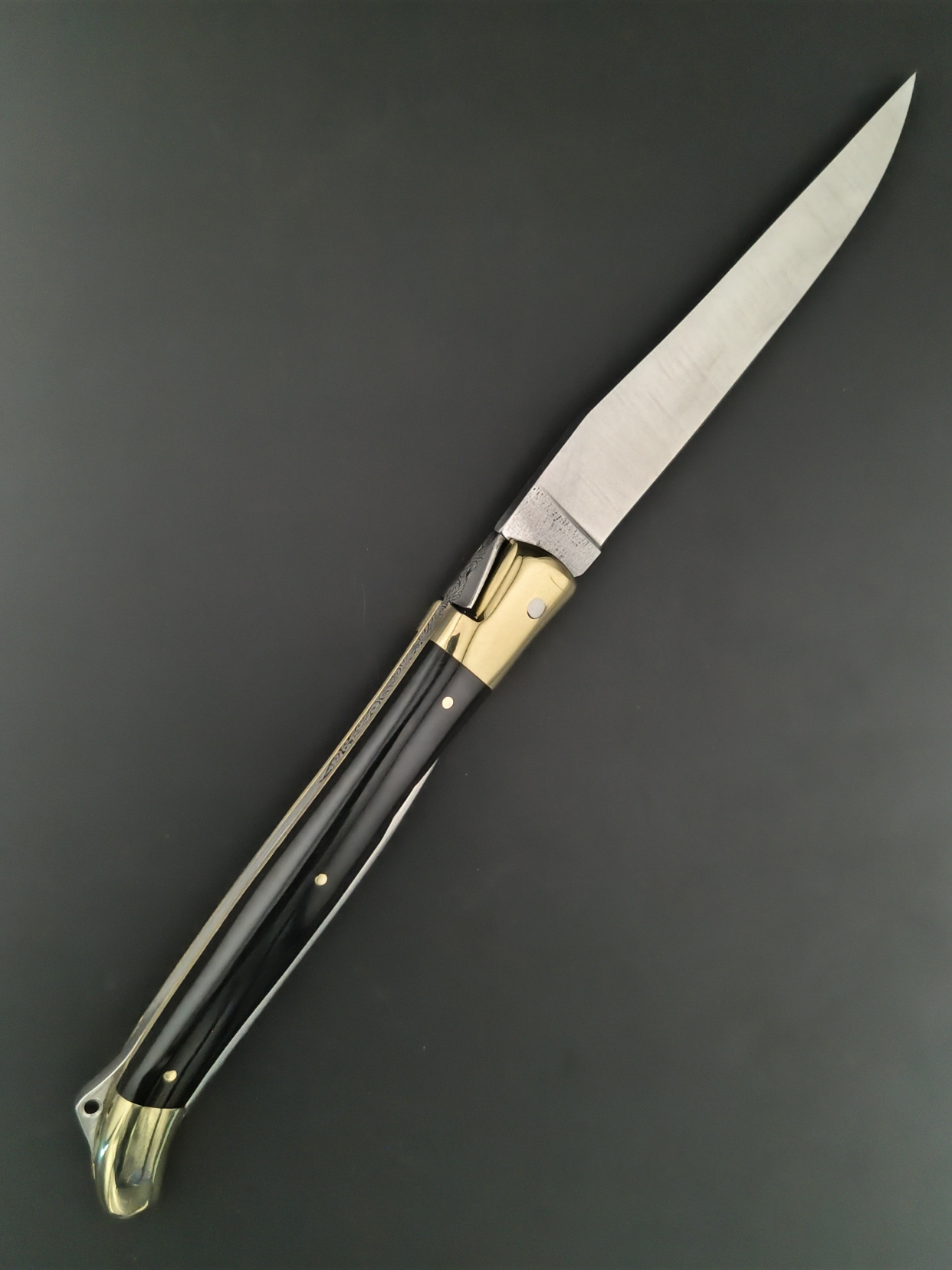 Laguiole 13 cm 2pièces poinçon avec œillet pointe de corne Aubrac – Image 3